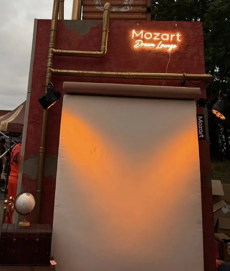 Neon-Schriftzug für Gastronomie — Mozart